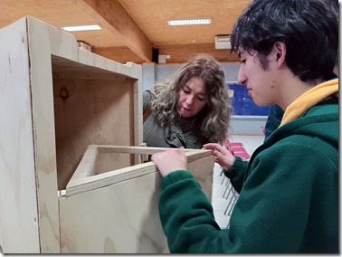 Estudiantes diseñan puntos limpios con madera reciclada (3)